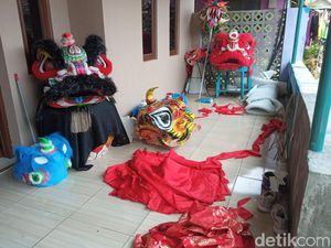 Menengok Kesibukan Pengrajin Barongsai di Cirebon Jelang Imlek