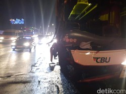 Bus Tabrak Truk di Cipularang, Kondektur Tewas di Tempat