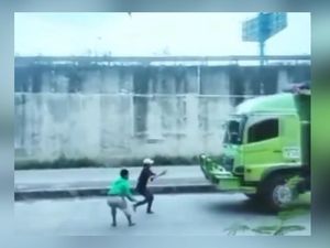 Dan Terjadi Lagi, Remaja Bogor Tewas Usai Nekat Adang Truk Demi Konten