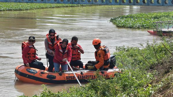 DPP PDI Perjuangan Gelar Aksi Bersih-bersih Sampah di Tambun