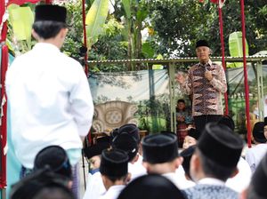Ganjar Minta Seluruh Ponpes di Jateng Kawal Para Santri hingga Lulus