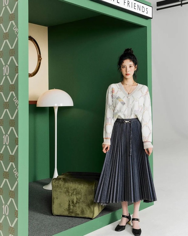 Gaya feminin ala Seohyun SNSD. Foto: Instagram.com/seojuhyun_s Gaya feminin ala Seohyun SNSD. Foto: Instagram.com/seojuhyun_s