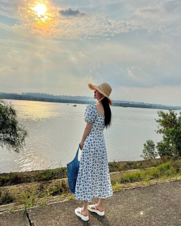 Gaya feminin ala Seohyun SNSD. Foto: Instagram.com/seojuhyun_s Gaya feminin ala Seohyun SNSD. Foto: Instagram.com/seojuhyun_s