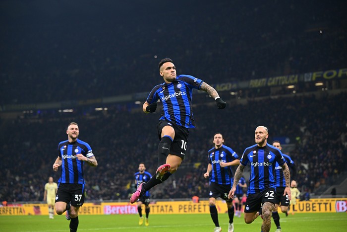 MILAN, ITALY - JANUARY 14:  Lautaro Martinez of FC Internazionale  celebrates after scoring the goal during the Serie A match between FC Internazionale and Hellas Verona at Stadio Giuseppe Meazza on January 14, 2023 in Milan, Italy. (Photo by Mattia Ozbot - Inter/Inter via Getty Images)