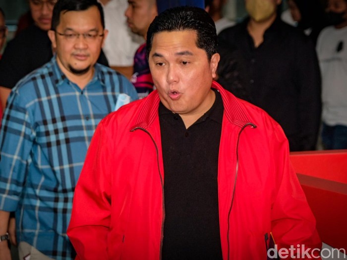 Menteri BUMN Erick Thohir mendaftarkan diri menjadi Ketum PSSI. Sederet figur publik seperti Kaesang Pangarep hingga Raffi Ahmad ikut mendampingi Erick Thohir.