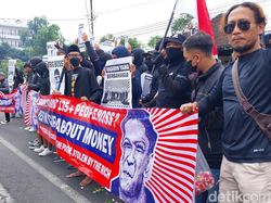 Penuhi Nazar Bebas, Ambon Fanda Pulang Jalan Kaki ke Splendid Kota Malang