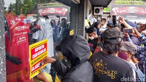 Penampakan Kantor Arema FC yang Disegel Aremania