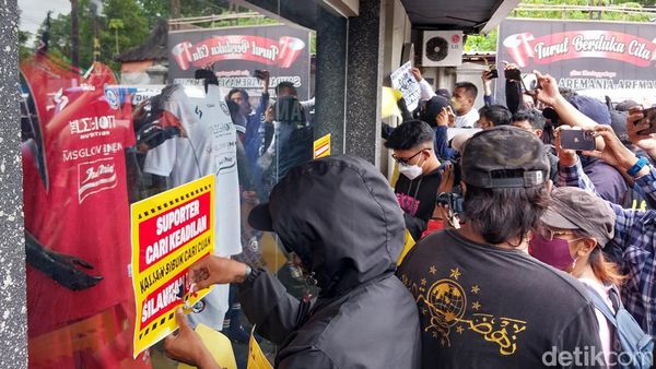 Penampakan Kantor Arema FC yang Disegel Aremania