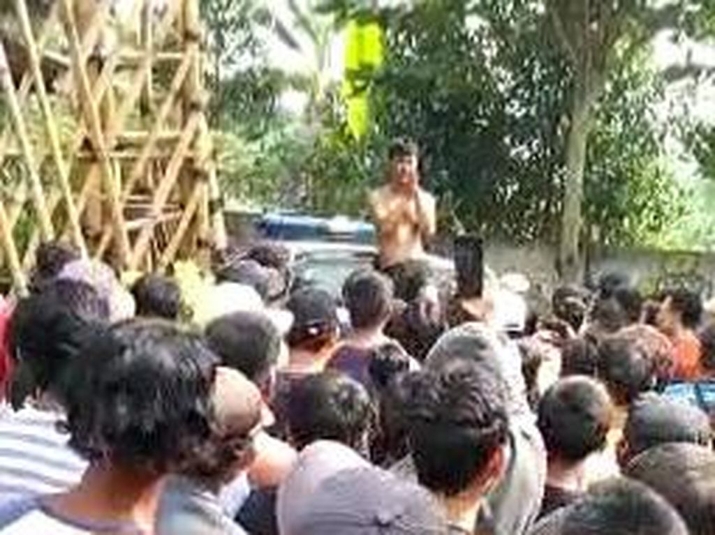 Pria di Bogor Ditabrak hingga Diamuk Massa Gegara Curi HP Bocah