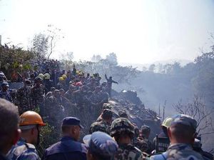 Saksi Mata Lihat Pesawat Bergerak Kanan Kiri Lalu Menukik Jatuh di Nepal