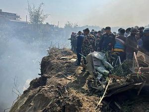 Pesawat Jatuh di Nepal. 40 Orang Dikabarkan Tewas Pesawat Jatuh di Nepal. 40 Orang Dikabarkan Tewas