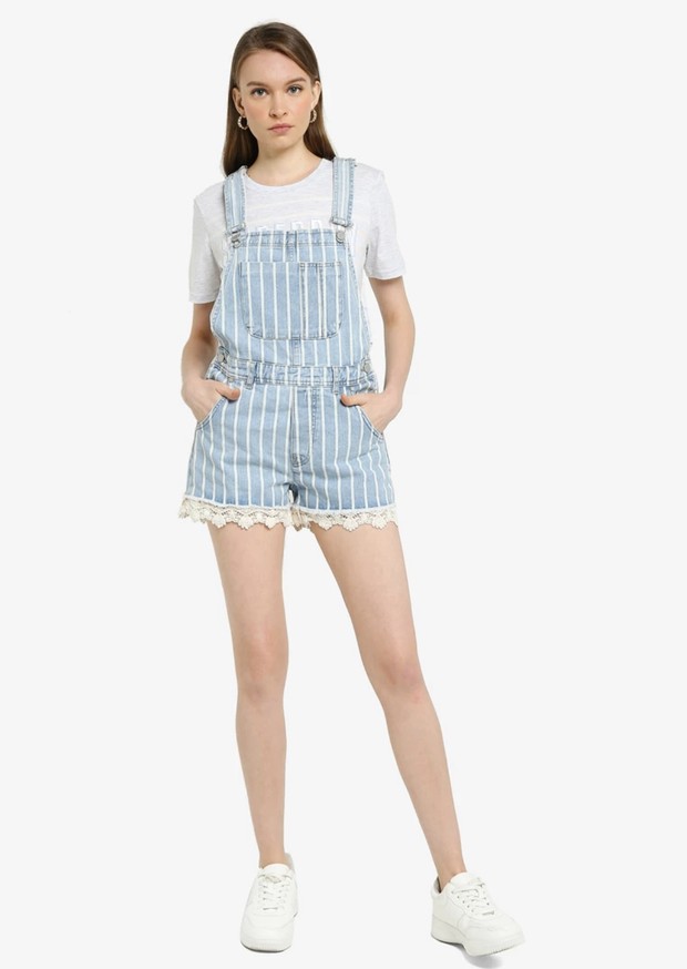 Fashion item 90-an yang akan kembali tren di 2023