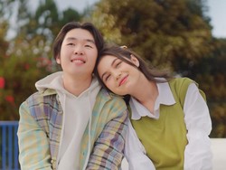 Paolo Lee Romantis di Langit Merah Muda