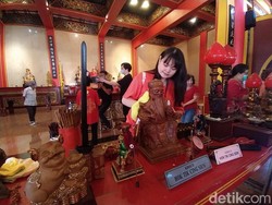 Jelang Imlek, Kelenteng Liong Hok Bio Magelang Bersihkan Puluhan Rupang