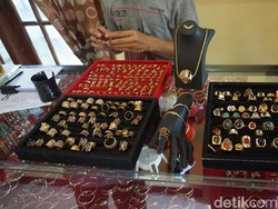 Keren! Perhiasan Perak Handmade Bermotif Majapahit Hanya Ada di Mojokerto