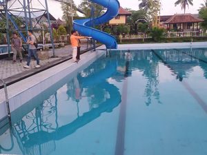 Pria Lombok Timur Tewas dengan Wajah Membiru di Kolam Renang Pria Lombok Timur Tewas dengan Wajah Membiru di Kolam Renang