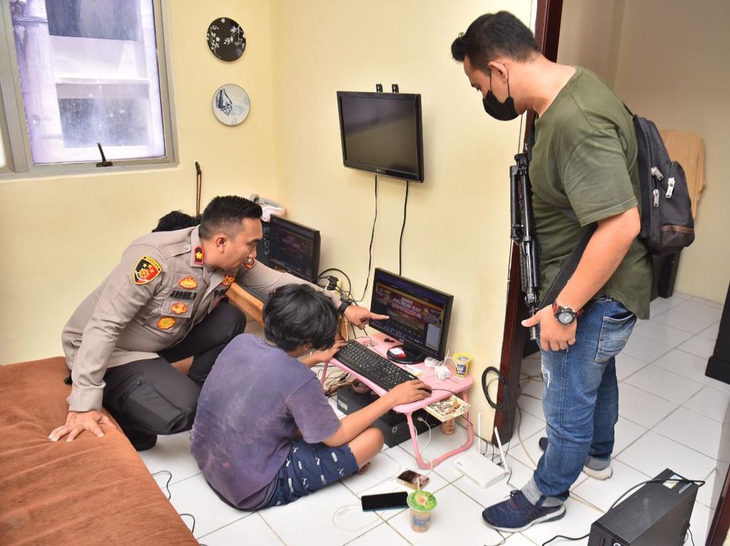 Polisi Bongkar Praktik Judi Online di Apartemen, 24 Orang Ditangkap