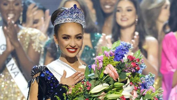 Foto: Miss Universe 2022 RBonney Gabriel, Desainer Fashion Keturunan Filipina