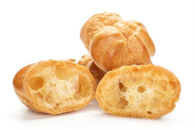 Roti Berlubang Memakan roti berlubang bermakna kematian seseorang