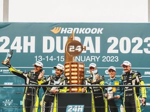 Kombinasi Sean Gelael dan Rossi di 24H Dubai Berujung Podium