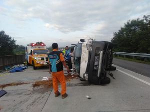 Mobil Pikap Ditabrak hingga Terguling di Tol Boyolali, 1 Orang Tewas