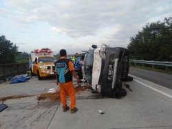 Mobil Pikap Ditabrak hingga Terguling di Tol Boyolali, 1 Orang Tewas
