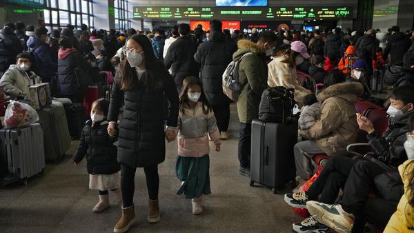 Stasiun Kereta di Beijing Mulai Dipadati Pemudik Jelang Perayaan Imlek