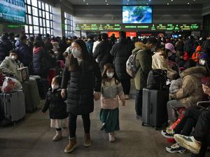 Stasiun Kereta di Beijing Mulai Dipadati Pemudik Jelang Perayaan Imlek