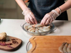 Apa Perlu Mengupas Kulit Udang Sebelum Memasaknya? Apa Perlu Mengupas Kulit Udang Sebelum Memasaknya?