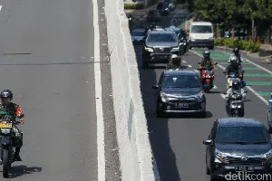 Ups, Moge-Motor Anggota TNI Terobos JLNT Casablanca