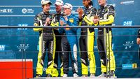 Aksi Rossi dan Sean Gelael Balapan 24 Jam Berbuah Podium