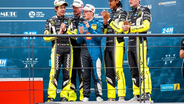 Aksi Rossi dan Sean Gelael Balapan 24 Jam Berbuah Podium