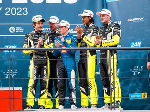 Sean Gelael -Valentino Rossi Satu Tim di Ajang Balap Mobil 24H di Dubai