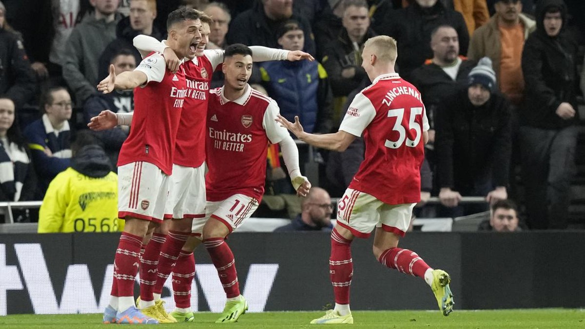 Tottenham Hotspur vs Arsenal di babak pertama. (Foto: AP/Frank Augstein)