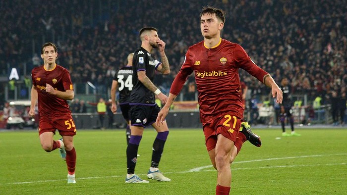 ROME, ITALY - JANUARY 15: Paulo Dybala of AS Roma celebrates after scoring goal 1-0 during the Serie A match between AS Roma and ACF Fiorentina at Stadio Olimpico on January 15, 2023 in Rome, Italy. (Photo by Silvia Lore/Getty Images)