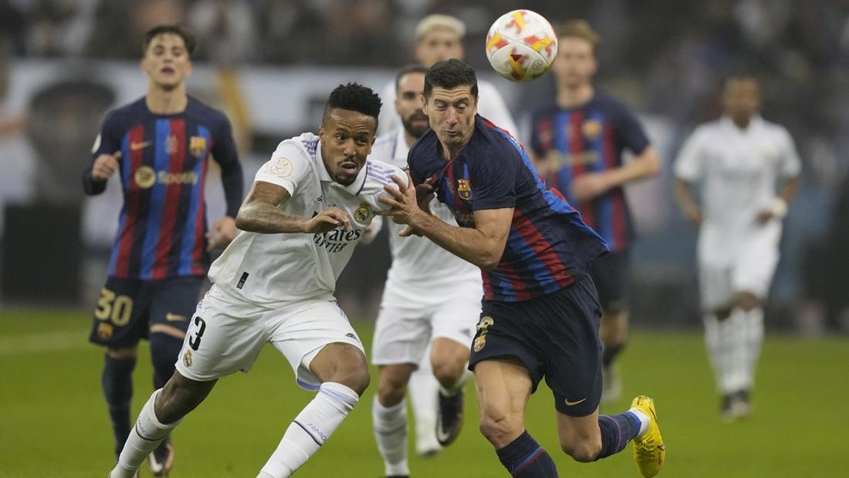 Real Madrid akan menghadapi Barcelona di semifinal Copa del Rey (Foto: AP/Hussein Malla)