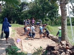 Sisa Arca dan Puluhan Telur Ular Ditemukan di Gumuk Struktur Bata Kuno Klaten