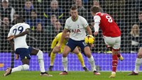 Tim tamu unggul dua gol di babak pertama via Hugo Lloris (gol bunuh diri) dan Martin Odegaard.  