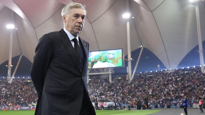 Real Madrids Italian coach Carlo Ancelotti looks on before the start of the Spanish Super Cup final football match between Real Madrid CF and FC Barcelona at the King Fahd International Stadium in Riyadh, Saudi Arabia, on January 15, 2023. (Photo by Giuseppe CACACE / AFP) (Photo by GIUSEPPE CACACE/AFP via Getty Images)