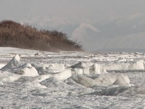 Pertama Kalinya Danau Hangat Issyk-Kul di Kyrgyzstan Membeku Pertama Kalinya Danau Hangat Issyk-Kul di Kyrgyzstan Membeku