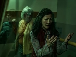 Michelle Yeoh Ingin Main Lagi di Spin-Off Everything Everywhere All at Once