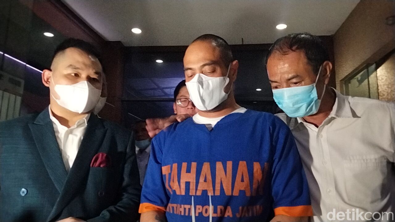 ferry irawan berbaju tahanan ferry irawan berbaju tahanan