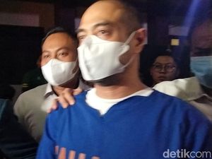 Ibunda Merasa Ferry Irawan Diperlakukan Tak Layak Sebagai Suami