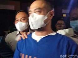 Ibunda Merasa Ferry Irawan Diperlakukan Tak Layak Sebagai Suami