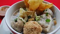 Slurrpp! Gurih Hangat 20 Bakwan Malang Ada di Sini
