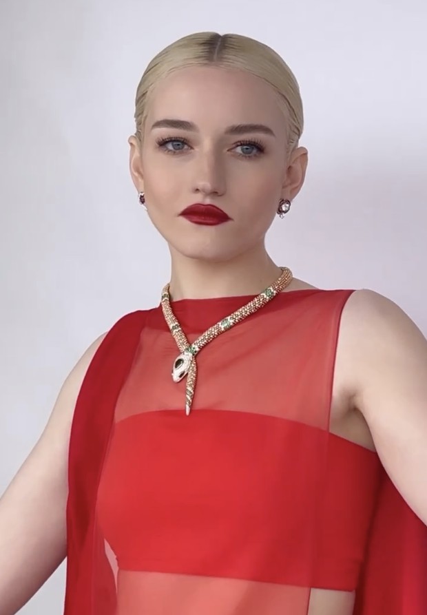 Julia Garner/