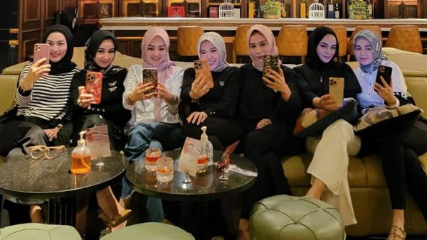 Kompaknya Gaby Marissa saat Kulineran Bareng Geng Sosialita