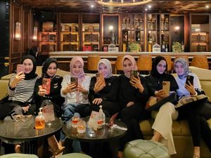 Kompaknya Gaby Marissa saat Kulineran Bareng Geng Sosialita Kompaknya Gaby Marissa saat Kulineran Bareng Geng Sosialita