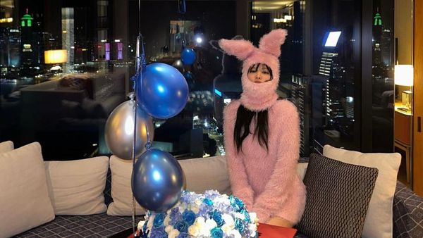 7 Foto Jennie BLACKPINK Ultah ke-27 di Hong Kong, Cosplay Jadi Kelinci