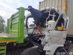 Tabrakan Beruntun 4 Truk di Jombang, Satu Sopir Dilarikan ke Rumah Sakit